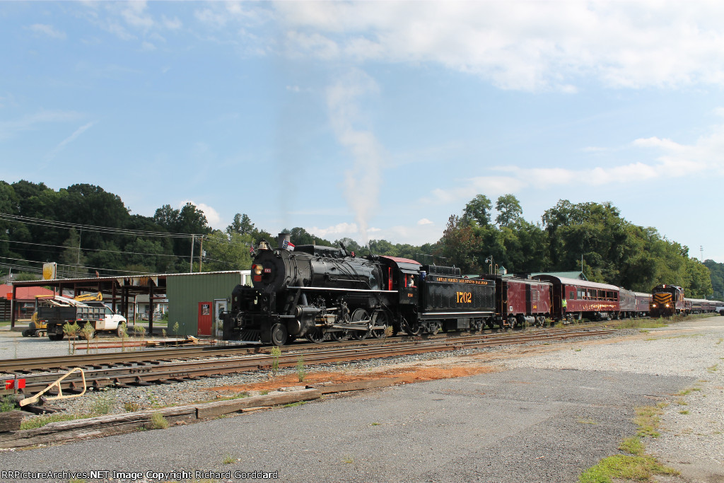 GSMR 1702 pulling 18 cars